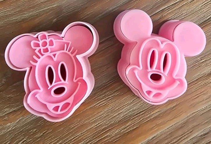 NIEUW Koekjes uitstekers / vormpjes: Mickey & Minnie Mouse, Ophalen of Verzenden, Nieuw, Taarten, Bakvorm