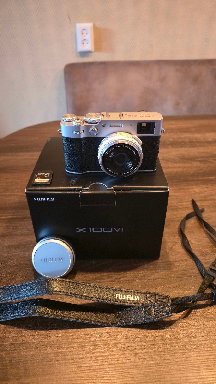 Fujifilm X100VI Zilver, Audio, Tv en Foto, Fotocamera's Digitaal, Ophalen, Geheugenkaart, Zo goed als nieuw, Fujifilm
