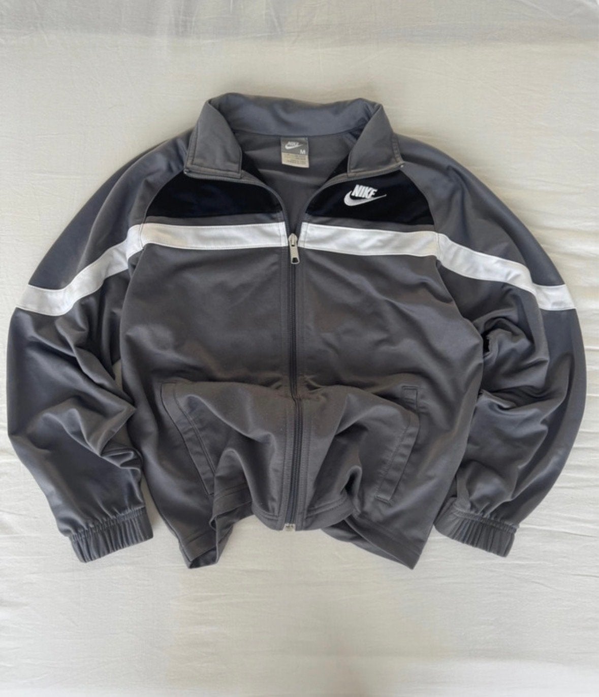 Nike Vintage Track Jacket Grijs Zwart Wit – Maat M, Maat 48/50 (M), Ophalen of Verzenden, Zo goed als nieuw, Grijs