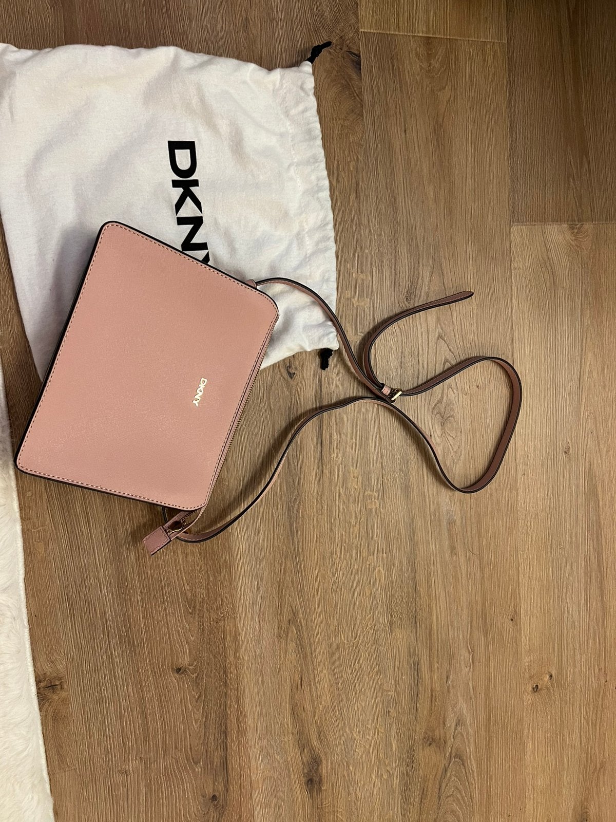 DKNY tas met beschermhoes, Ophalen of Verzenden, Nieuw, Zwart, Schoudertasje