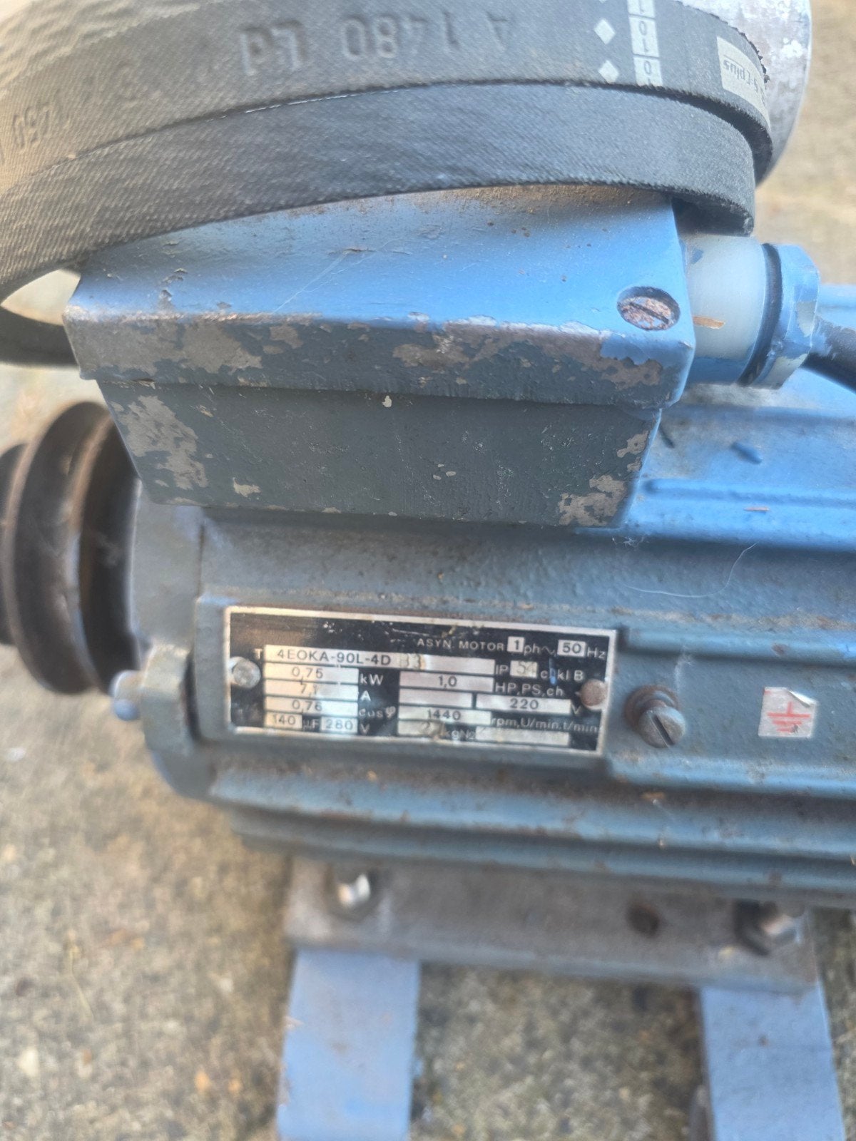 Elektromotor met poelie en aandrijfriem, Doe-het-zelf en Verbouw, Ophalen, Gebruikt, Elektromotor, 1400 tot 1800 rpm