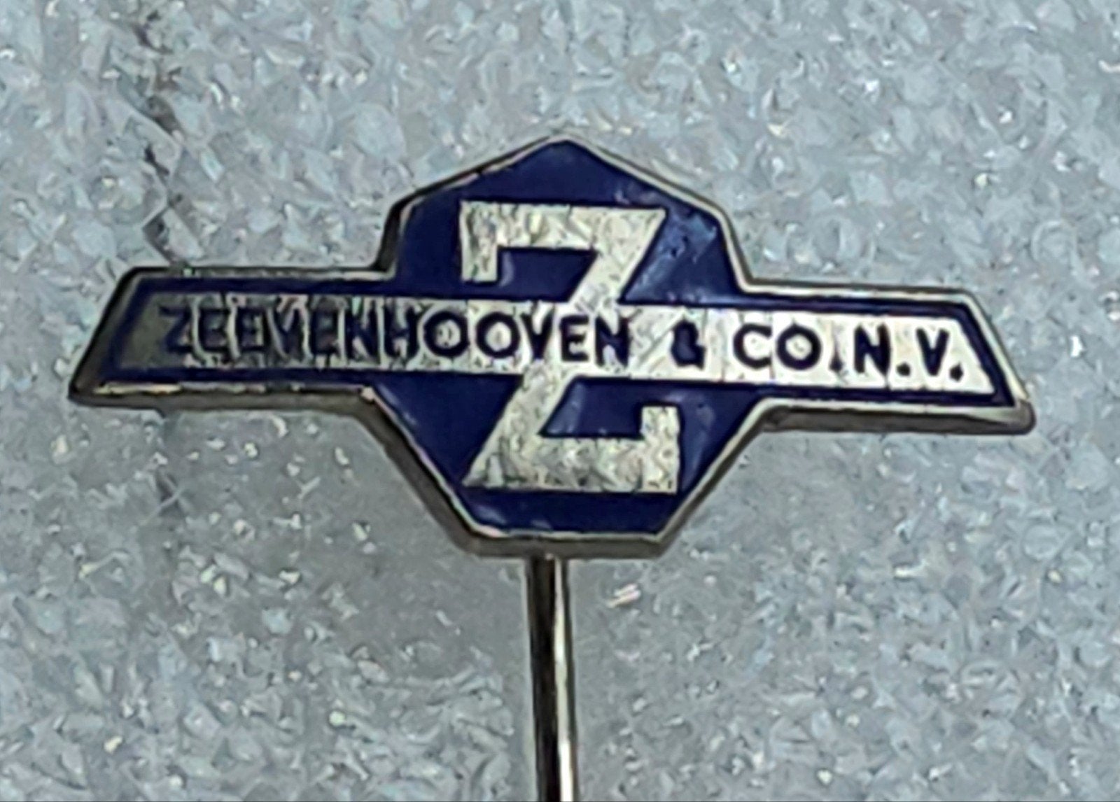 Emaille Speldje Zeevenhooven & co. N.V., Verzamelen, Speldjes, Pins en Buttons, Ophalen of Verzenden, Gebruikt, Overige onderwerpen