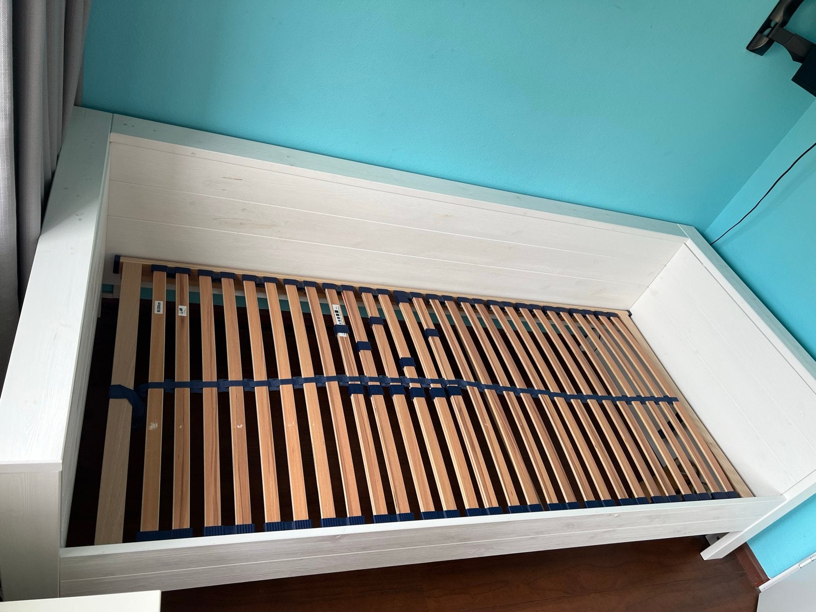 Eenpersoonsbed wit met lattenbodem 90x200 cm, Ophalen, Gebruikt, 90 cm, Eenpersoons