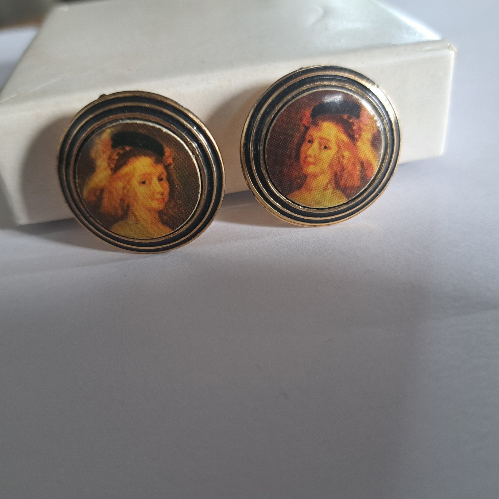 Oude vintage oorclips oorbellen West Germany  portretje, Sieraden, Tassen en Uiterlijk, Verzenden, Gebruikt, Overige materialen
