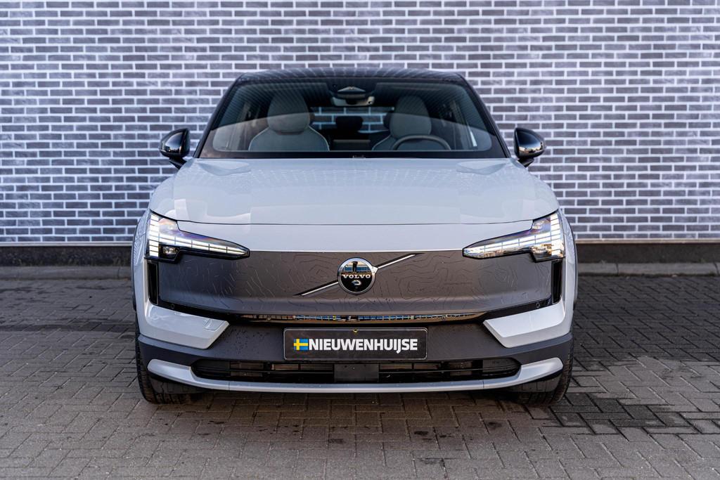 Volvo EX30 Cross Country Twin Motor Performance Ultra 69 kWh, Auto's, Volvo, 12 maanden, Gebruikt, Zwart, 680 min