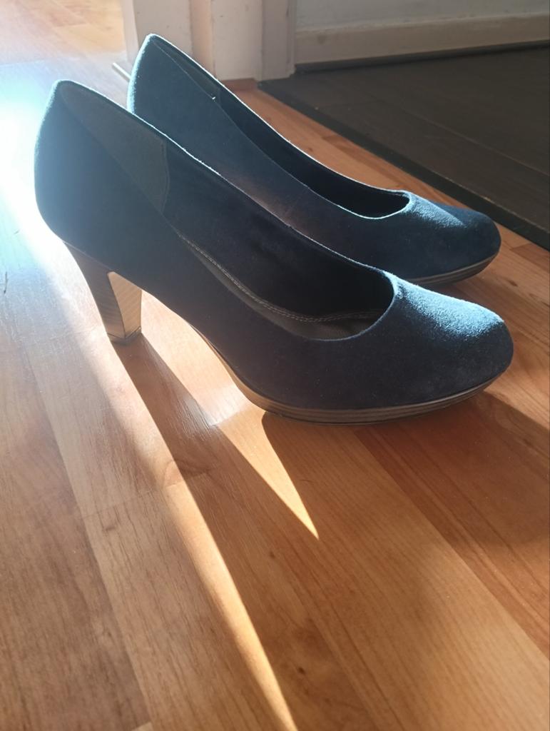 Blauwe suède pumps maat 38, Kleding | Dames, Schoenen, Pumps, Blauw, Ophalen of Verzenden, Zo goed als nieuw