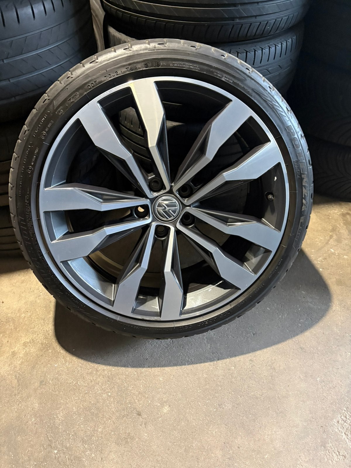 Suzuka Origineel Volkswagen T-roc Tiguan losse Velg19 5x112, Auto-onderdelen, 19 inch, Totalcarexpert@hotmail.com, Gebruikt, Banden en Velgen