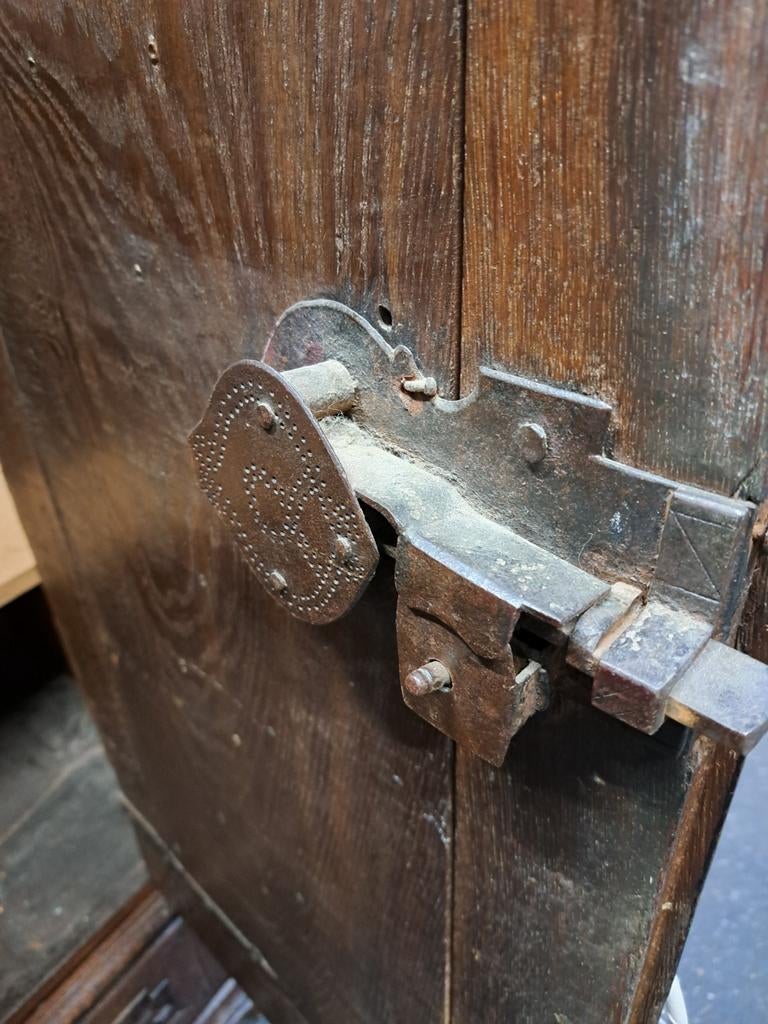 Antieke Eiken Kast met Smeedwerk, ca. 1850, Ophalen