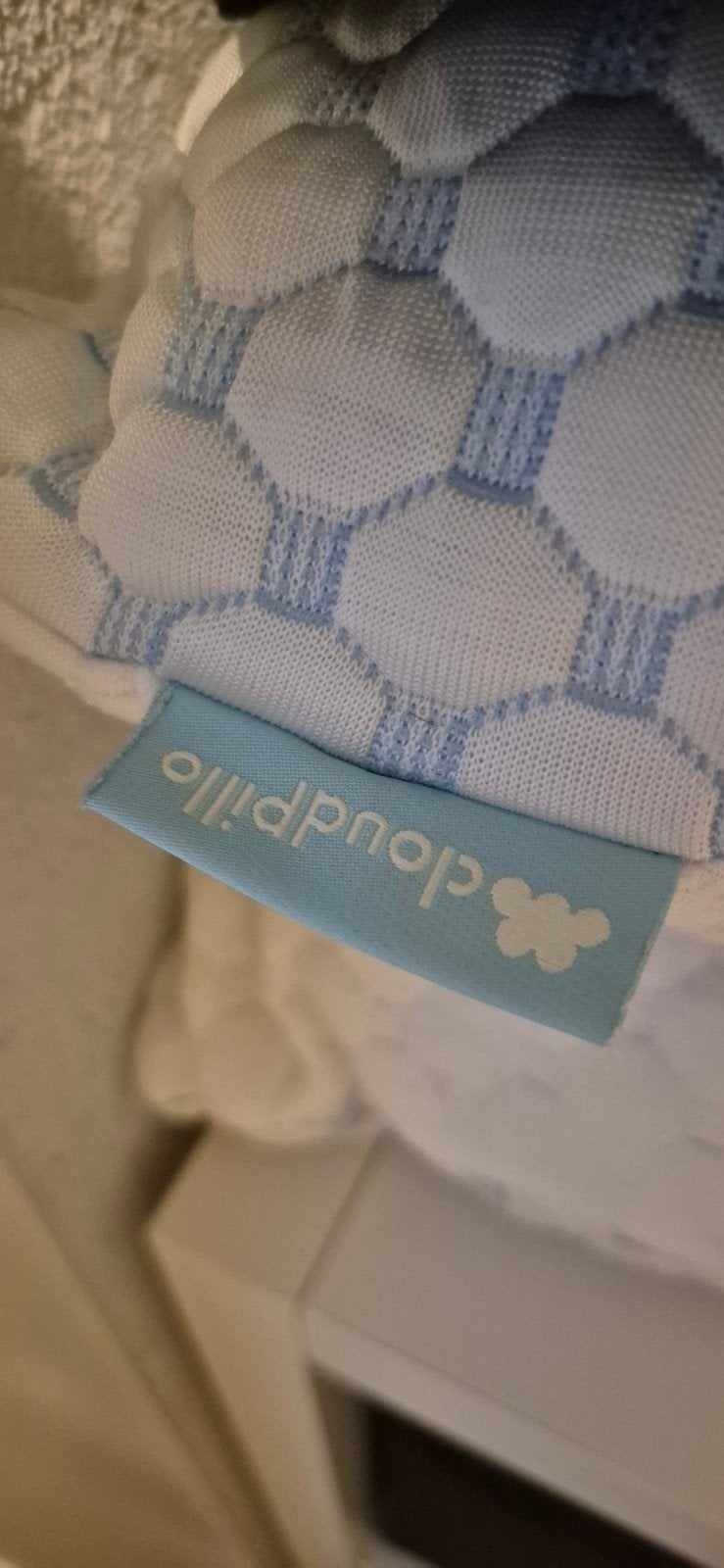 2 CloudPillow kussens te koop, Eenpersoons, Wit, Ophalen of Verzenden, Zo goed als nieuw