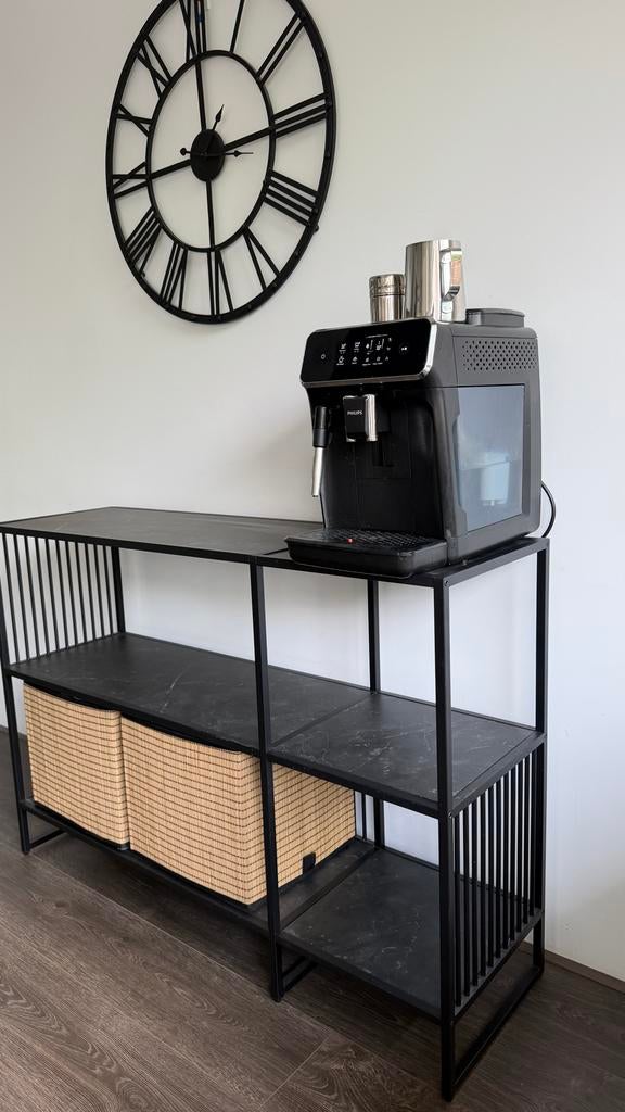 Zwart metalen dressoir marmerlook - Fonq, Huis en Inrichting, Kasten | Dressoirs, Ophalen, Met plank(en), 100 tot 150 cm, Zo goed als nieuw