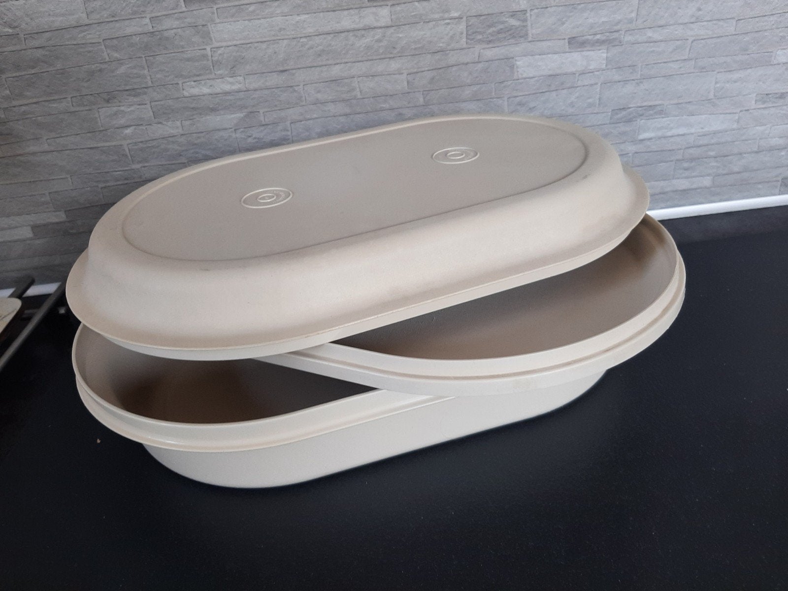 Tupperware serveerschaal voor warme en koude gerechten, Huis en Inrichting, Ophalen of Verzenden, Zo goed als nieuw, Crème, Schaal