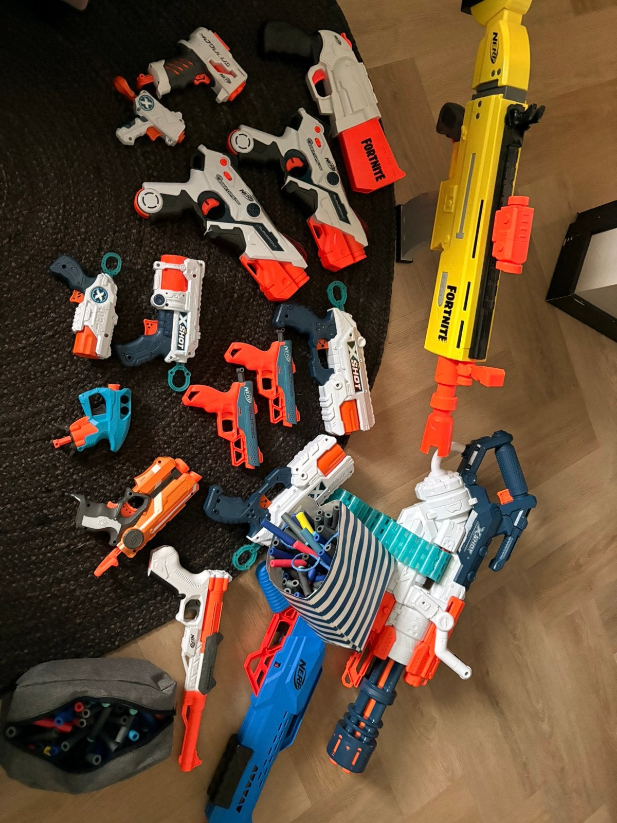 Mega partij nerf pistolen.  17 stuks, Ophalen, Zo goed als nieuw