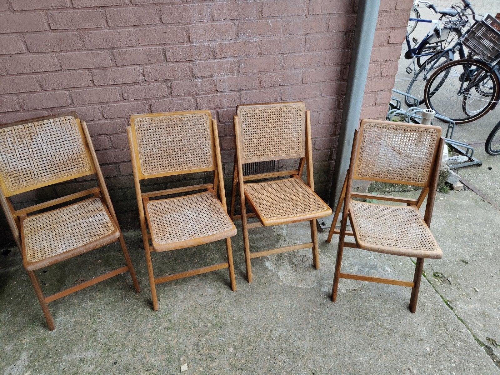 Vintage houten klapstoel met rotan zitting en rugleunin_4, Ophalen, Gebruikt, Bruin, Hout