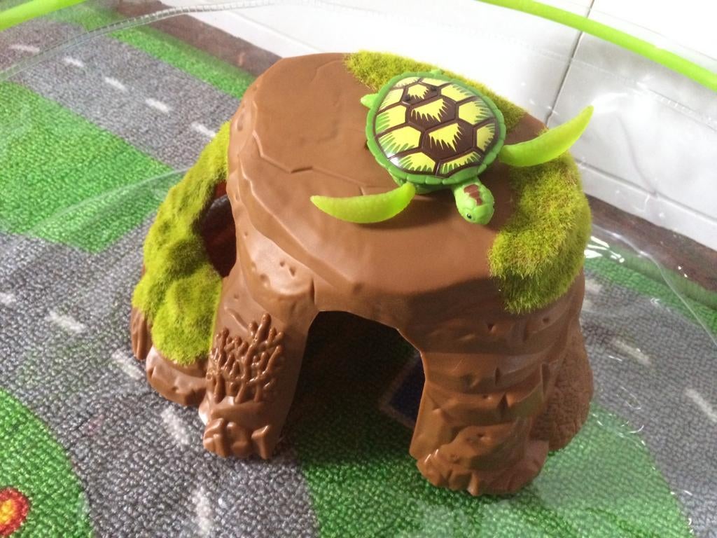 Robo Turtle met aquarium en eilandje, Ophalen, Zo goed als nieuw