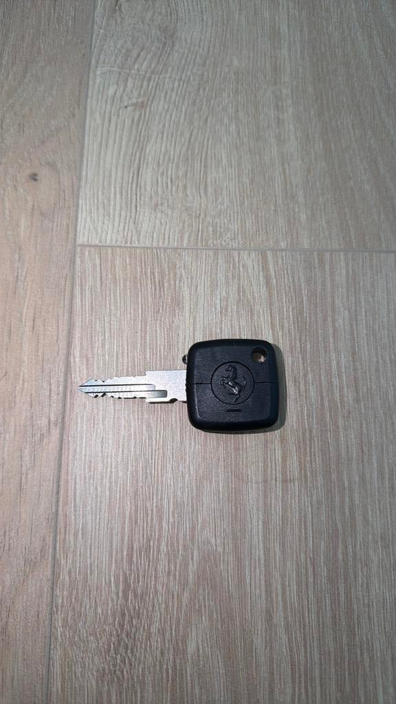Orginele Ferrari sleutel, Verzamelen, Sleutelhangers, Ophalen of Verzenden, Zo goed als nieuw, Merk
