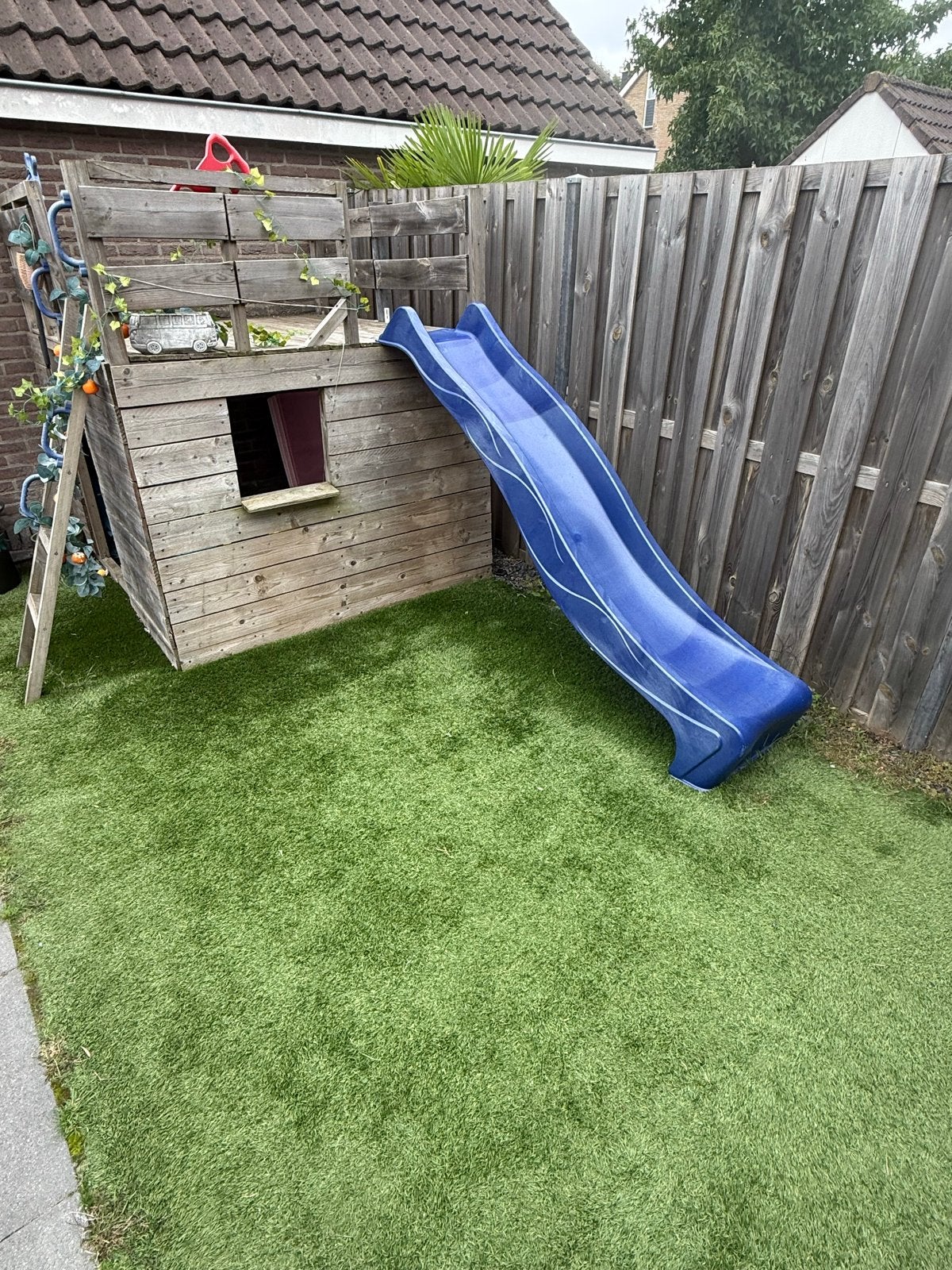 Houten speelhuisje met glijbaan, Ophalen, Gebruikt, Glijbaan