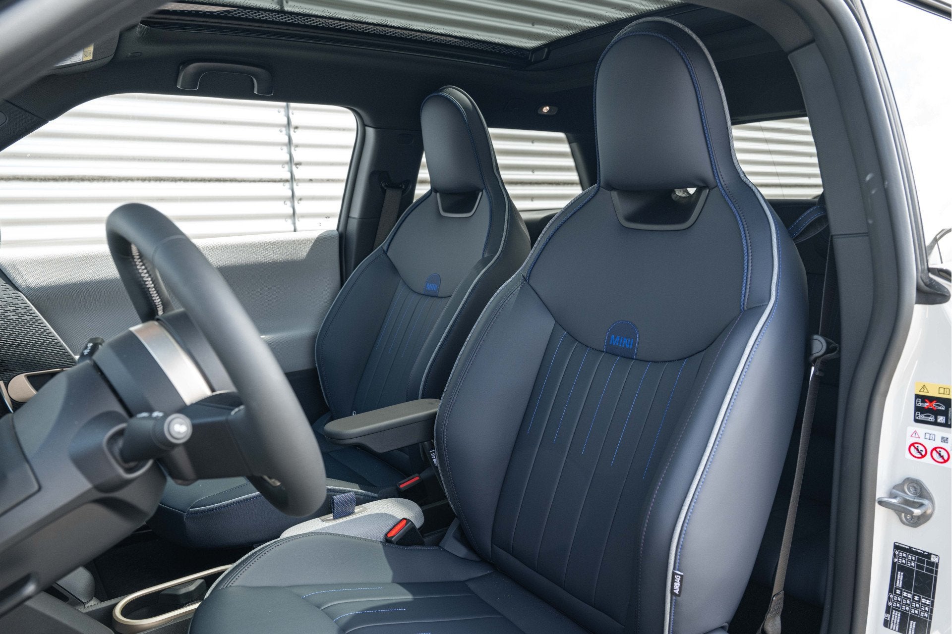 MINI Hatchback Cooper SE / Favoured / Pakket M / Favoured /, Auto's, Dealer onderhouden, 4 stoelen, Leder, Nieuw