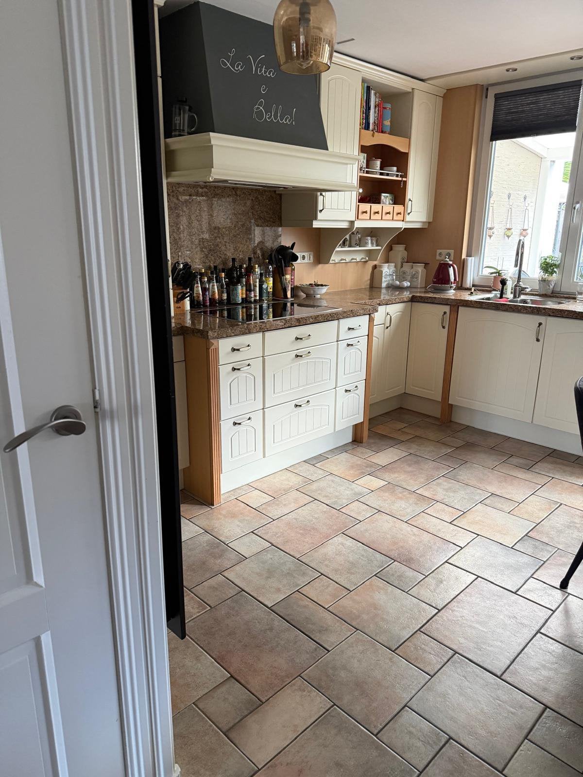 Zeer net keuken voor een kleine prijs!!, Huis en Inrichting, Keuken | Complete keukens, Ophalen, Wit, Hoekkeuken, Graniet of Steen