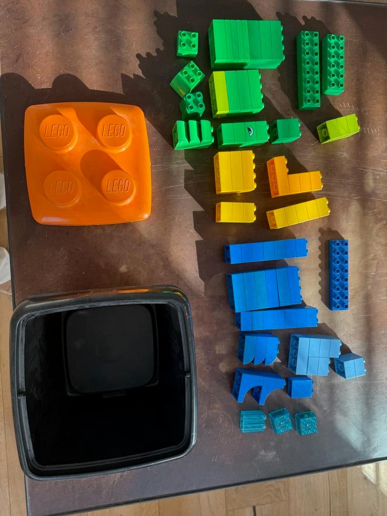 Lego Duplo blokken in opbergdoos, Kinderen en Baby's, Speelgoed | Bouwstenen, Ophalen of Verzenden, Zo goed als nieuw