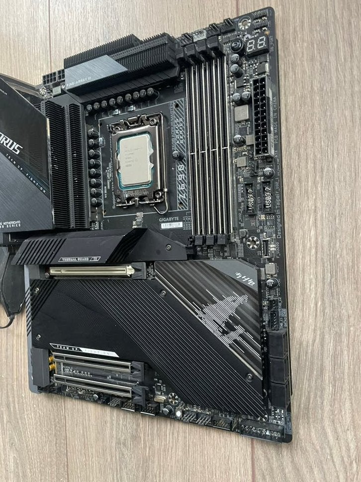 ≥ Gigabyte Aorus Z690 Master + intel Core i7 13700K