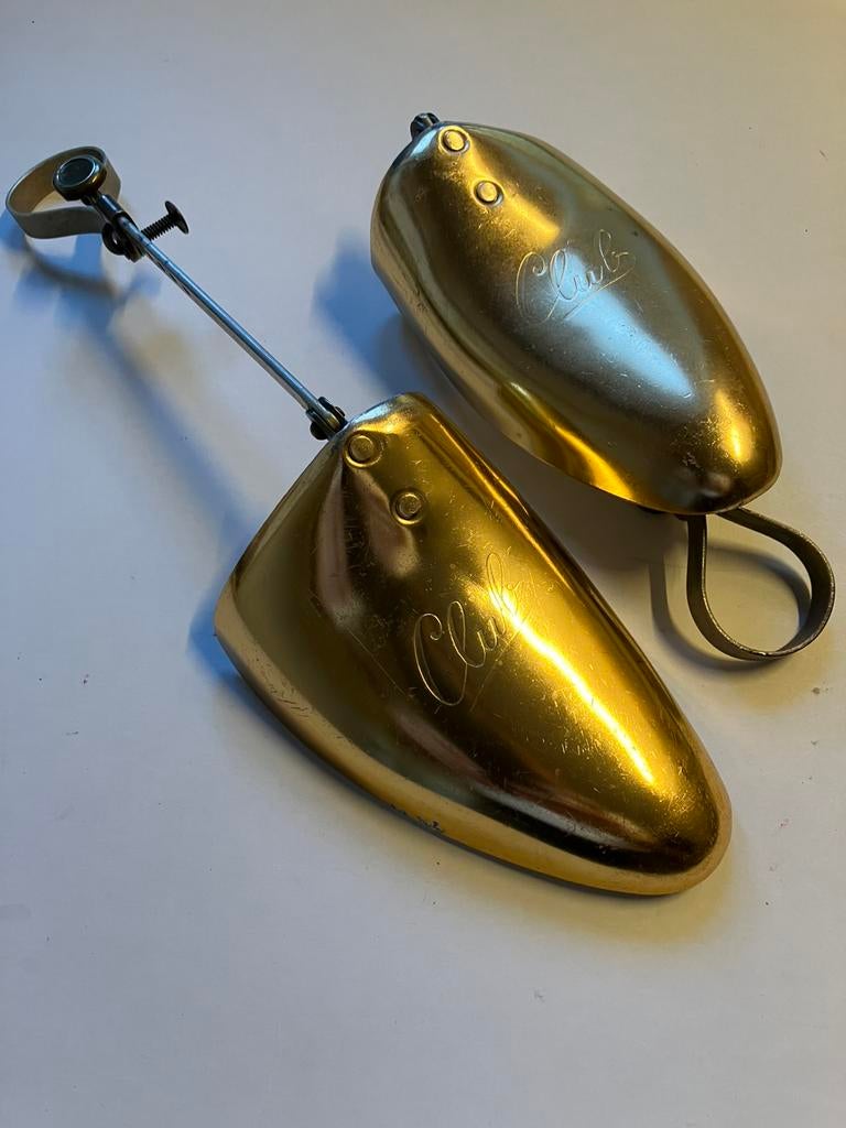Klassieke goudkleurige schoenspanners merk 'Club', Verzenden