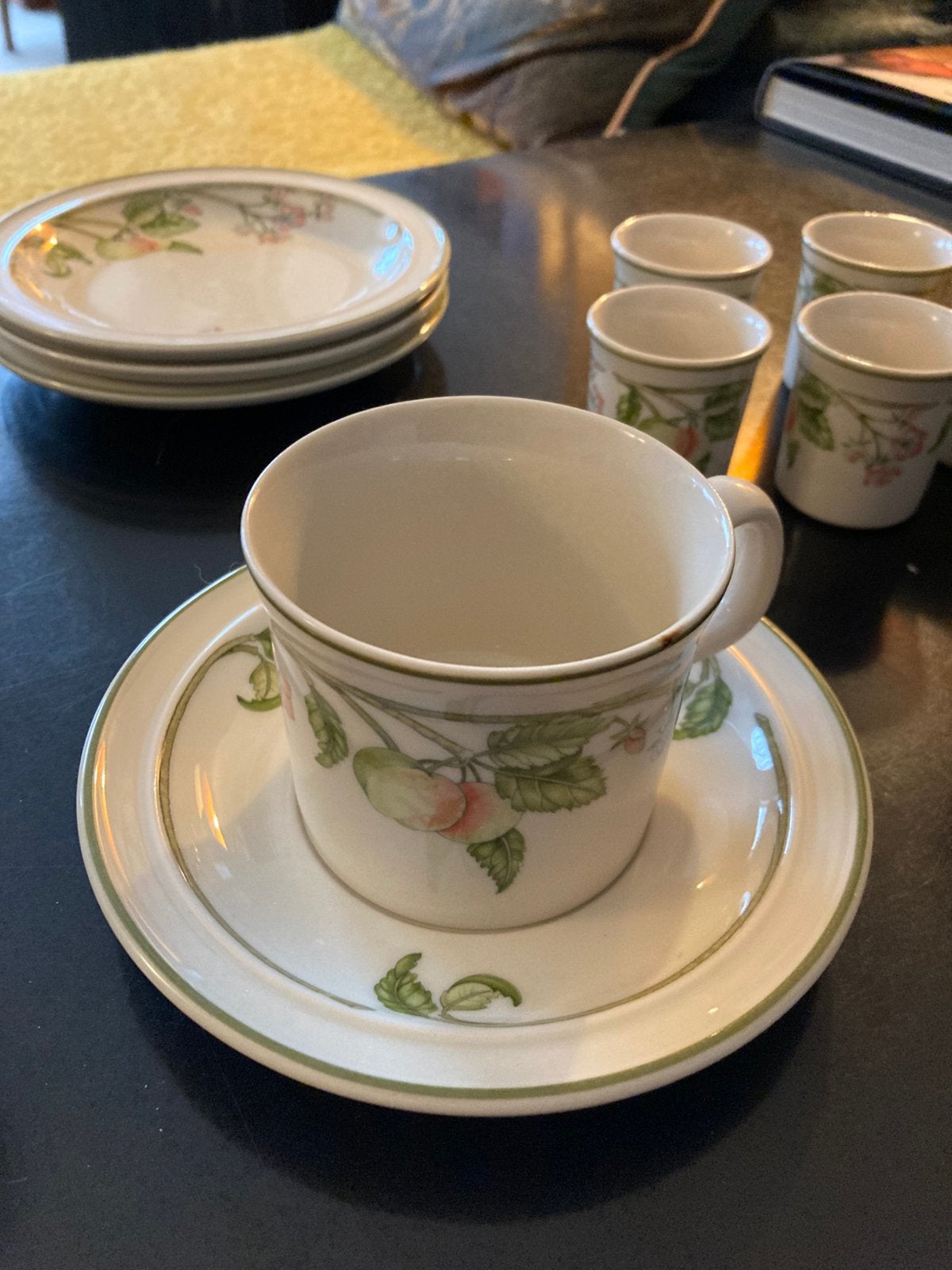 Wedgewood wild Apple, Ophalen, Zo goed als nieuw, Aardewerk, Bord(en)