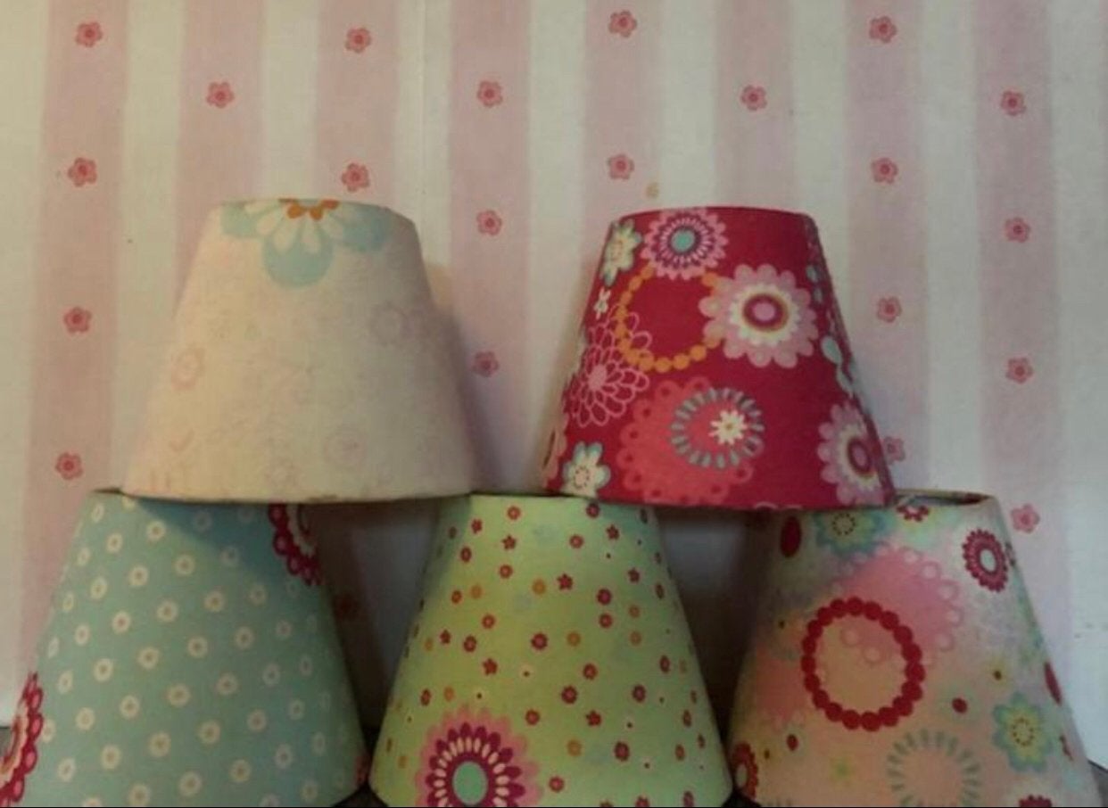 Kroonluchter. Kinderlamp met 5 gekleurde lampenkapjes.Lief!, Ophalen of Verzenden, Zo goed als nieuw