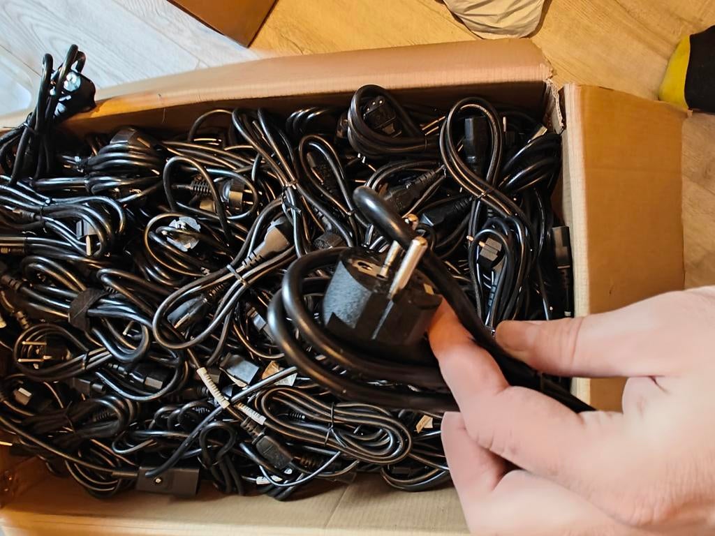 Shuko (eu) naar C13 stekker kabel, Computers en Software, Pc- en Netwerkkabels, Nieuw, Ophalen of Verzenden
