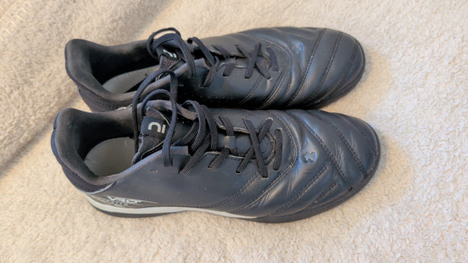 sportschoenen maat 40 kipsta lederen zwart, Ophalen, Zo goed als nieuw