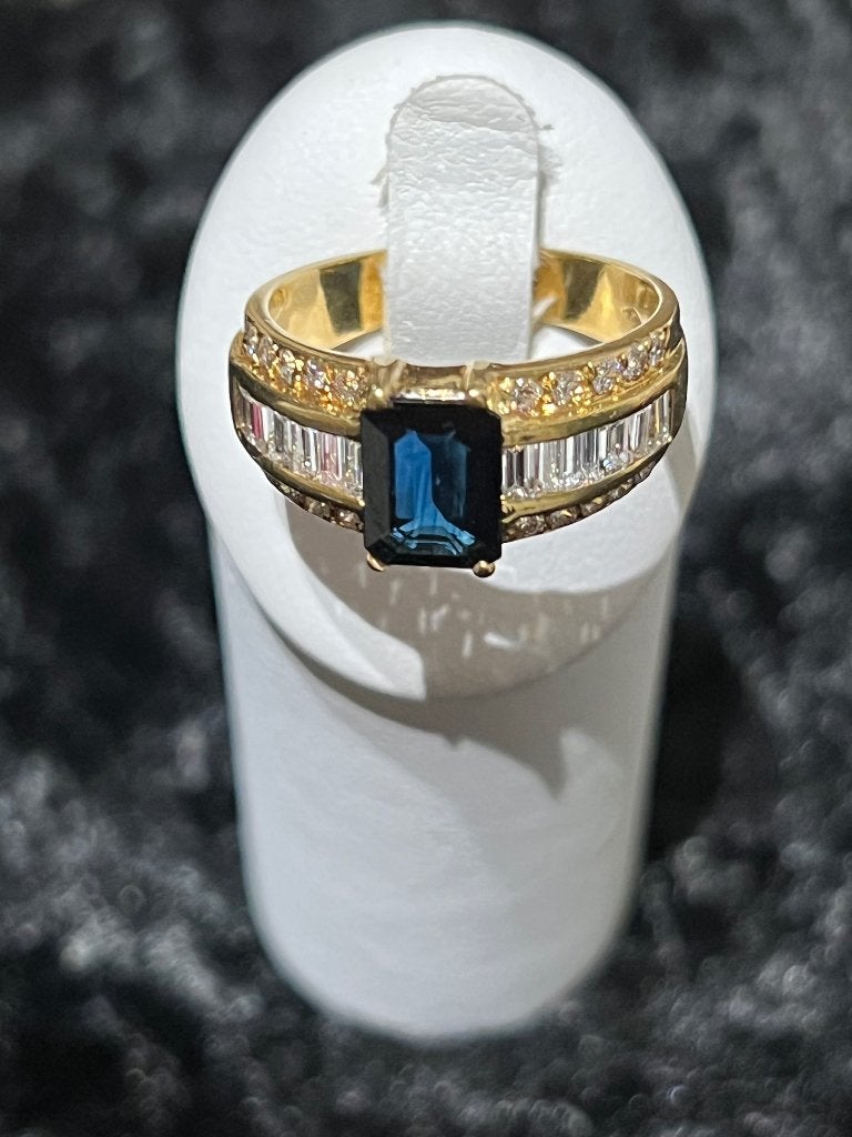 Gouden ring met safier, Nieuw, Ophalen of Verzenden, 17 tot 18, Dame