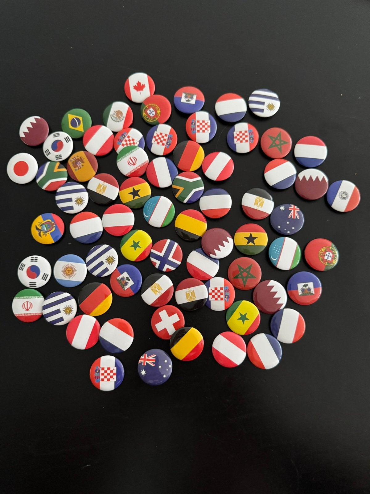 WK buttons te ruil. GEZOCHT: Zweden, Verzamelen, Supermarktacties, Dekamarkt, Ophalen