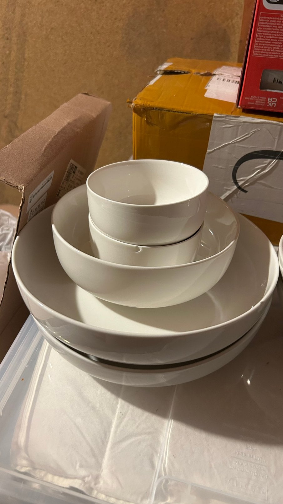 Stapel servies van Hema, Ophalen