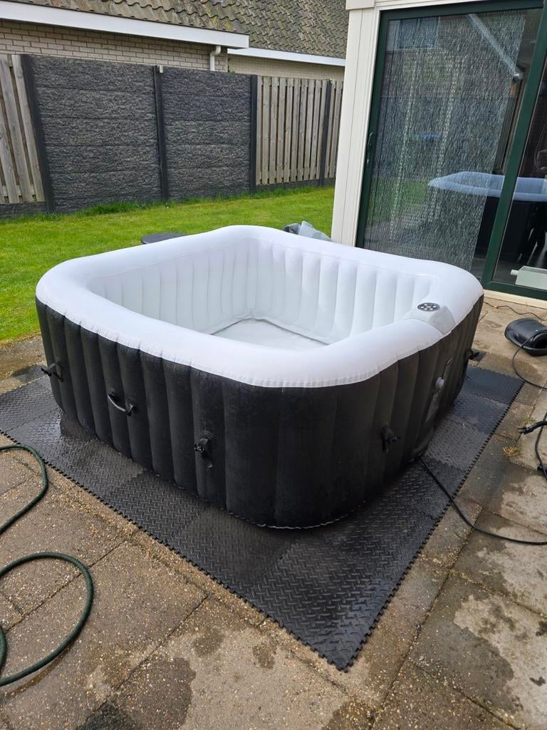 Opblaasbare Jacuzzi voor 6 Personen - 900L, Tuin en Terras, Bubbelbaden en Hottubs, Ophalen of Verzenden, Zo goed als nieuw, Filter