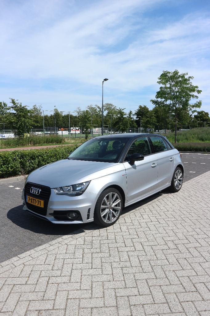 Audi A1 1.2 Tfsi 63KW SB 2014 Grijs, Auto's, Voorwielaandrijving, Euro 5, Stof, Zwart