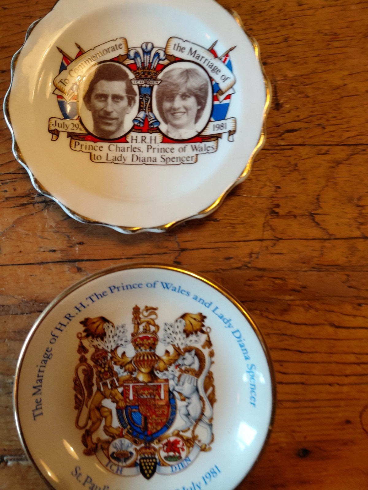Engeland.Herdenkings bordjes van het huwelijk., Ophalen of Verzenden, Servies