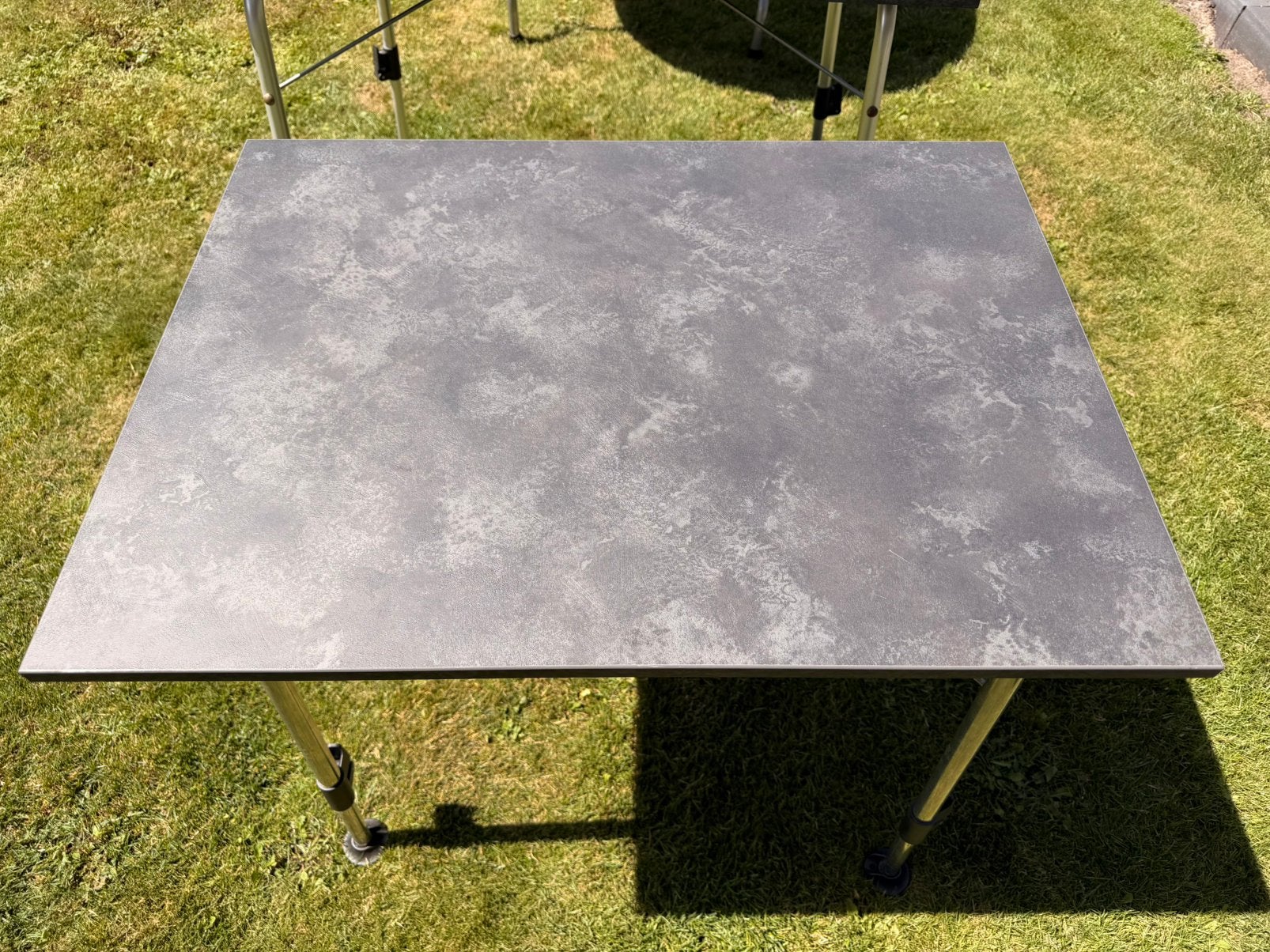 Dukdalf Majestic 1 Elegant NG Tafel 80 x 60 cm Graniet, Caravans en Kamperen, Kampeermeubelen, Ophalen, Zo goed als nieuw, Campingtafel