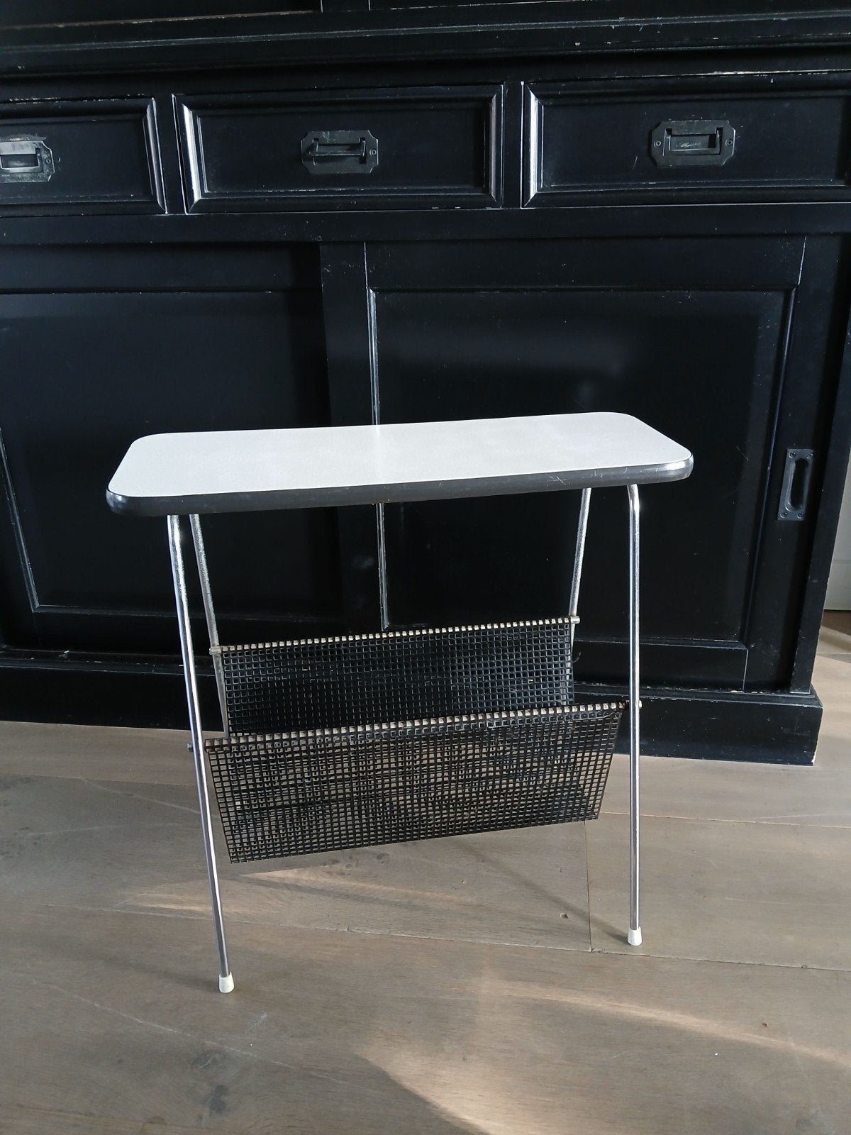 Vintage Pilastro bijzettafeltje met tijdschriftenrek, Gebruikt, Vintage, Mid-century modern, Metaal of Aluminium, 55 tot 75 cm