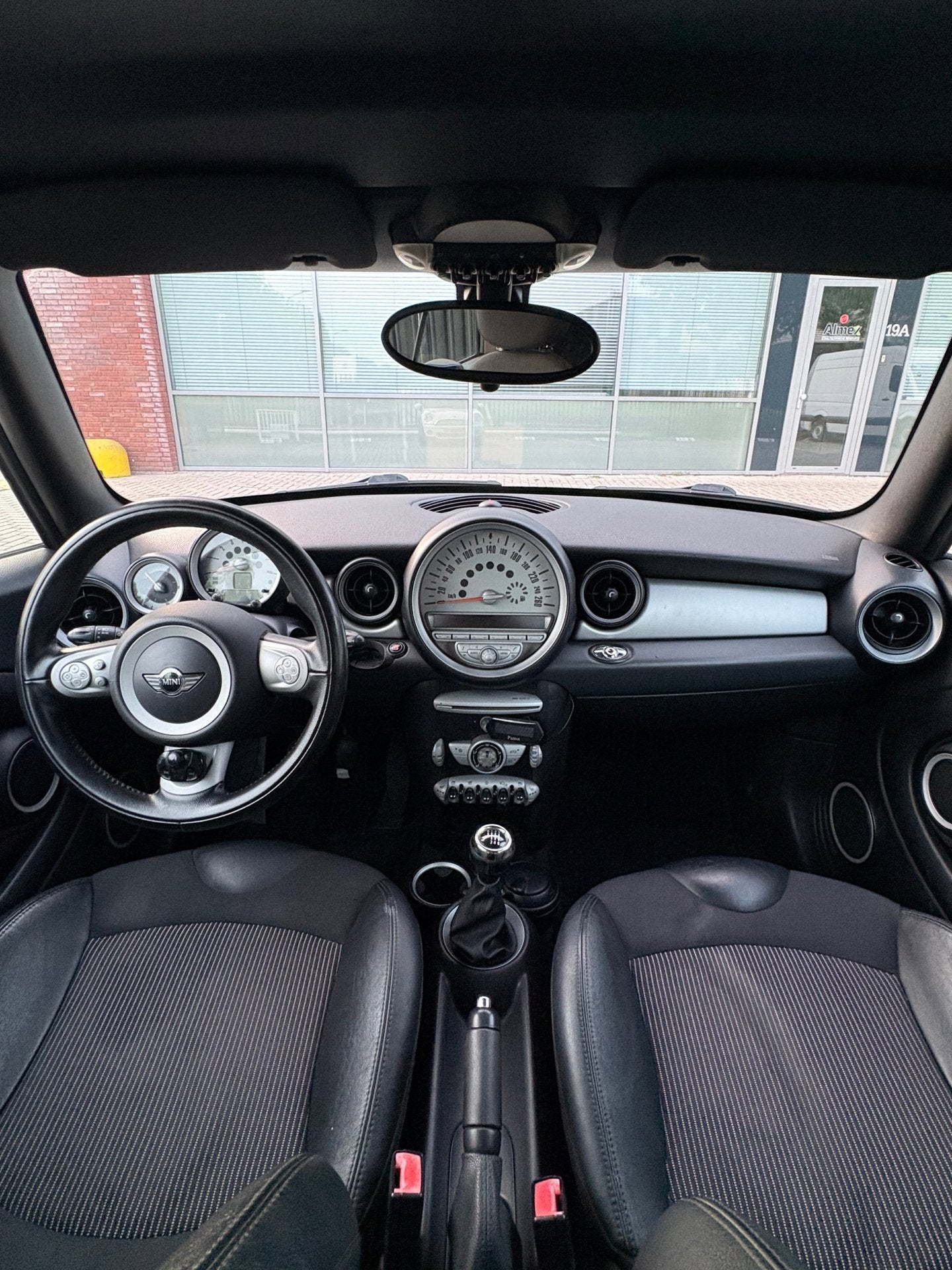 Foto 18 van Mini Cabrio 1.6 Cooper Chili - Cabrio - Cruise - Airco