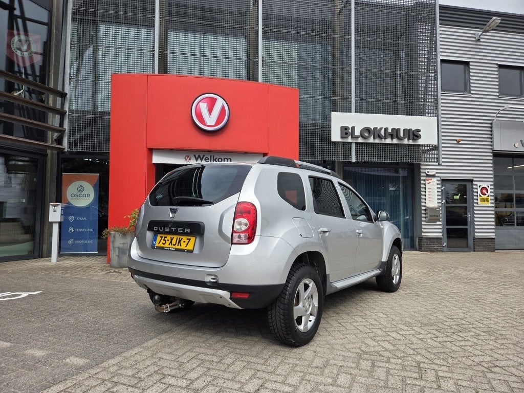 Dacia Duster 1.6 16V Aniversare Airco | Trekhaak | Nw Distri, Auto's, Gebruikt, Zwart, 4 cilinders, 49 €/maand