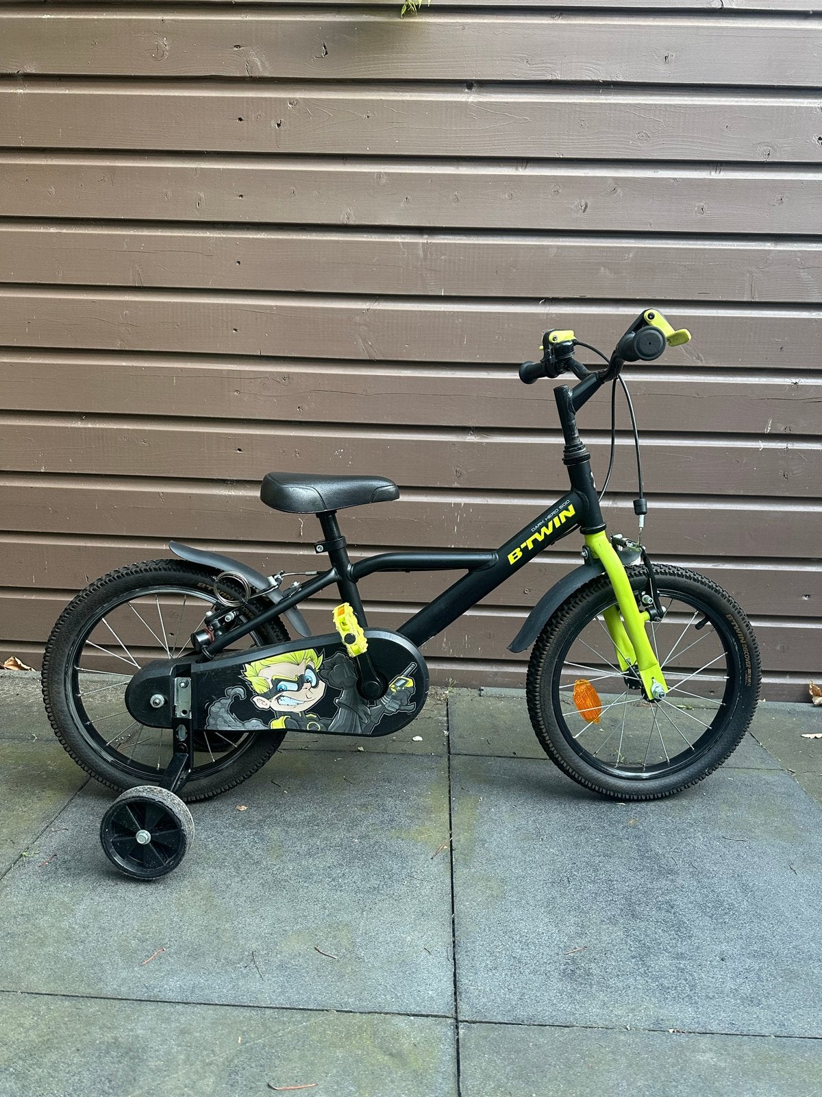 B'Twin kinderfiets 16 inch met zijwieltjes, Fietsen en Brommers, Fietsen | Kinderfietsjes, Ophalen, Zijwieltjes, Velgrem, 16 tot 20 inch