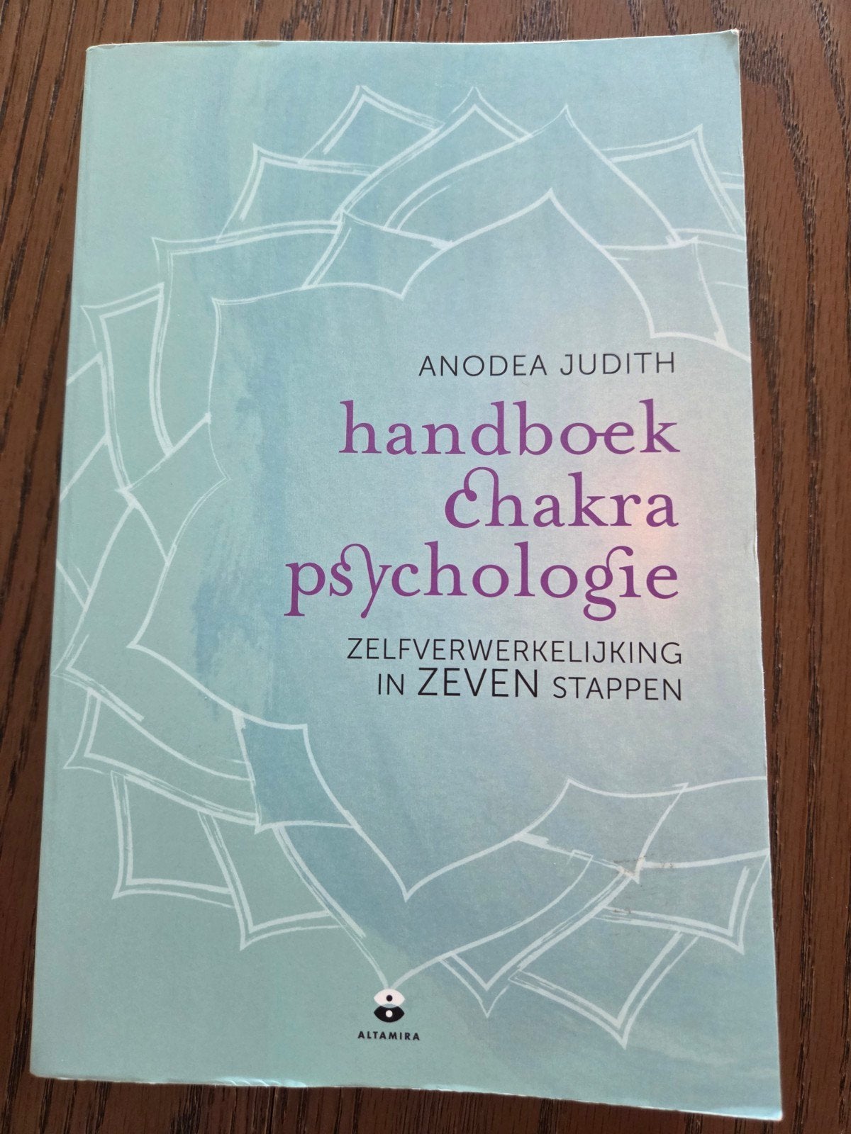 Handboek Chakra psychologie - Anodea Judith, Achtergrond en Informatie, Spiritualiteit algemeen, Ophalen of Verzenden, Zo goed als nieuw