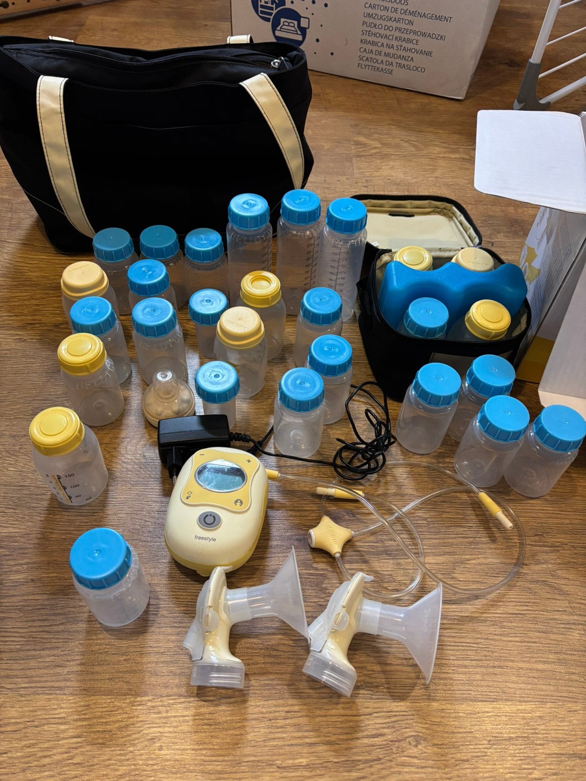 Medela Freestyle dubbele electrische kolf, Ophalen of Verzenden, Gebruikt, Borstkolf, Medela