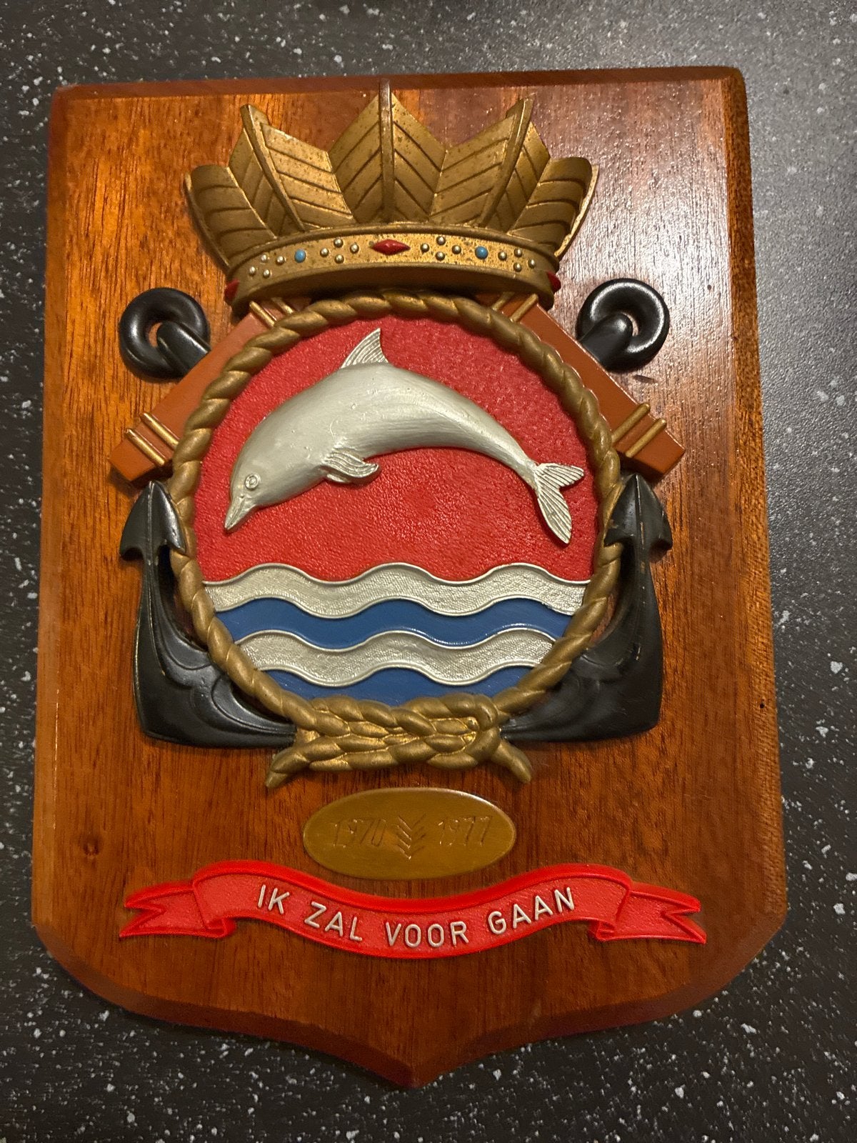 Uniek Wapenschild  Hr.Ms. Dolfijn 1970-1977, Verzamelen, Ophalen of Verzenden, Marine, Nederland, Embleem of Badge