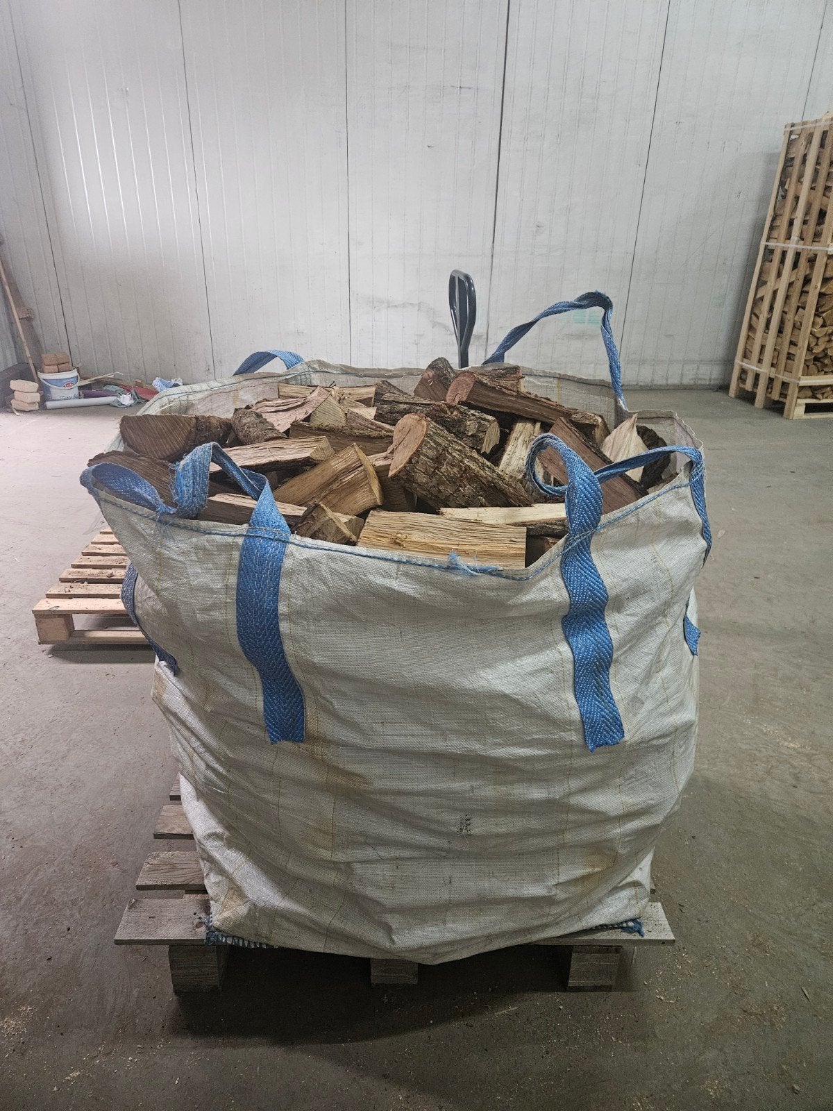 BIGBAGS OVENGEDROOGD HAARDHOUT  €125   1KUUB BIGBAG, Ophalen
