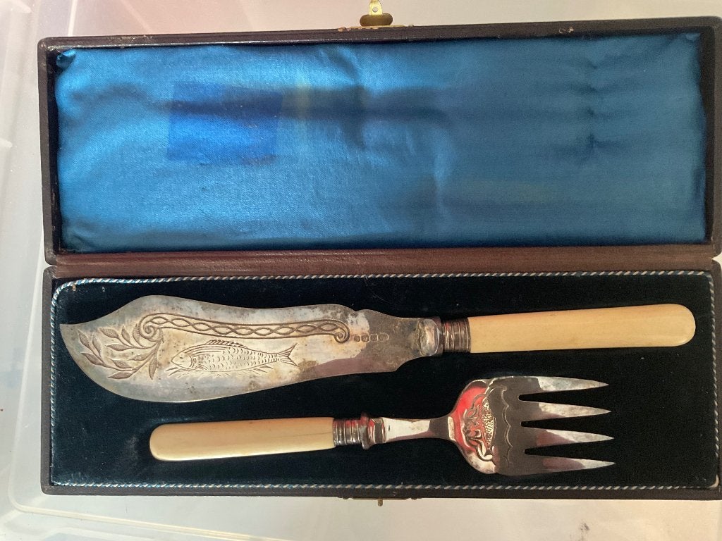 Vismes en visvork. Zilver met ivoren handvat., Ophalen