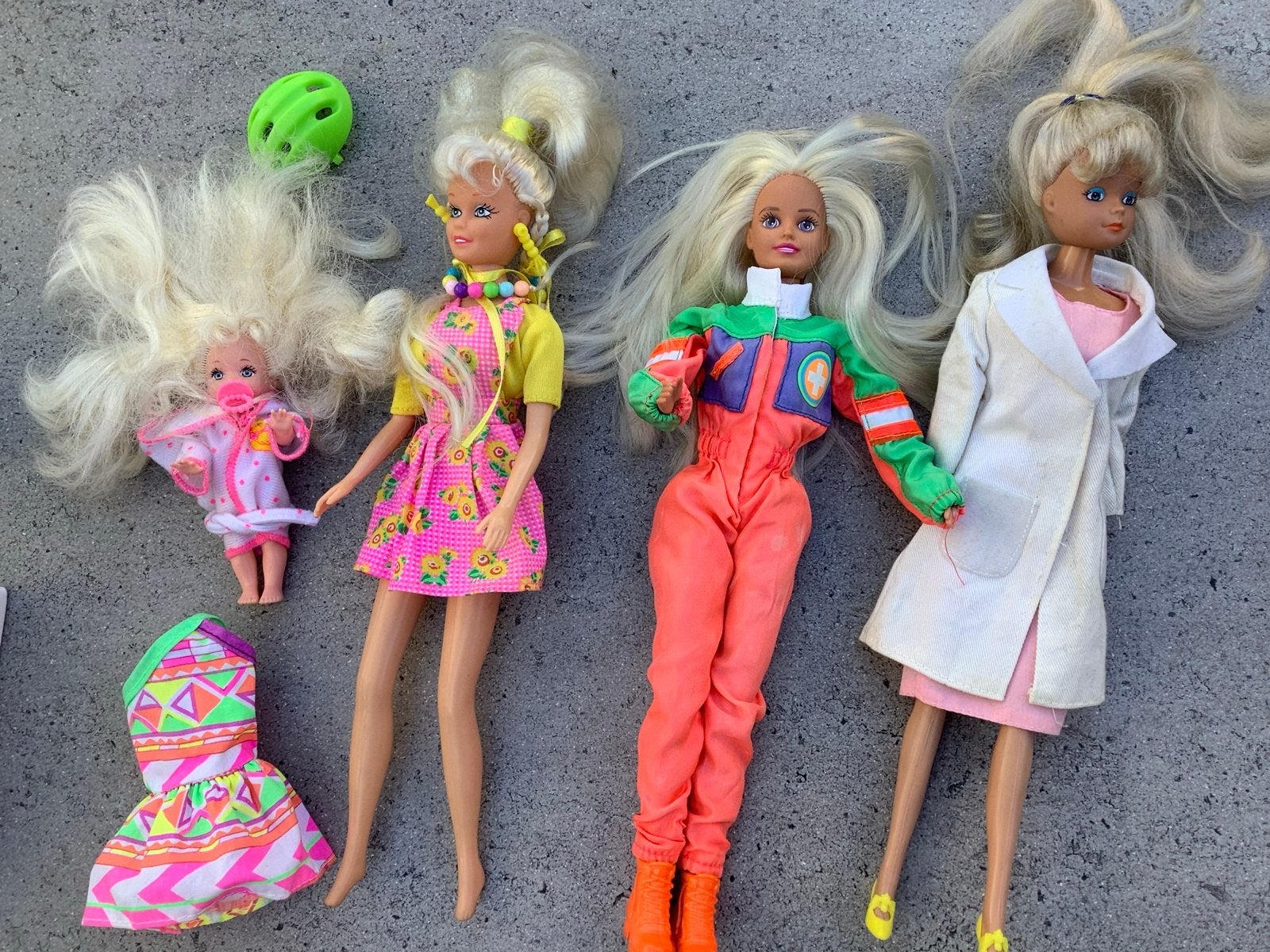 Barbie poppen, badkamer en winkel set, Ophalen, Gebruikt, Barbie