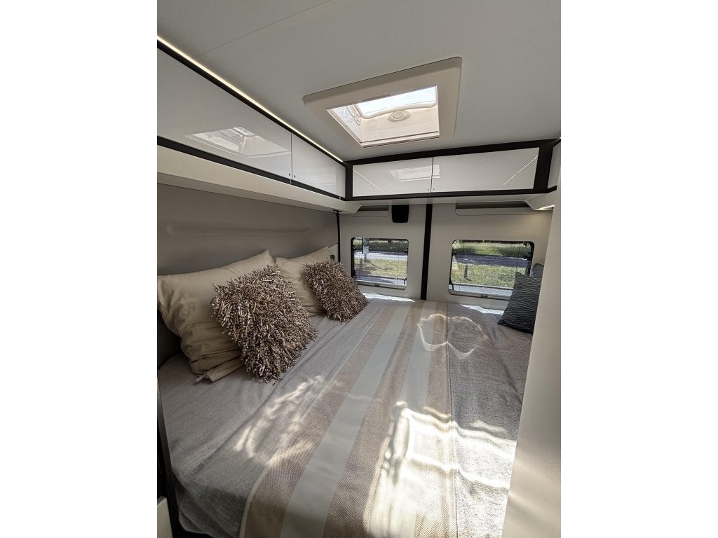 Adria Twin Supreme 600 SPB DWARSBED BUSBIKER CAMERA SLOTEN, Caravans en Kamperen, Campers, Winterisolatie, Buscamper of Camperbus