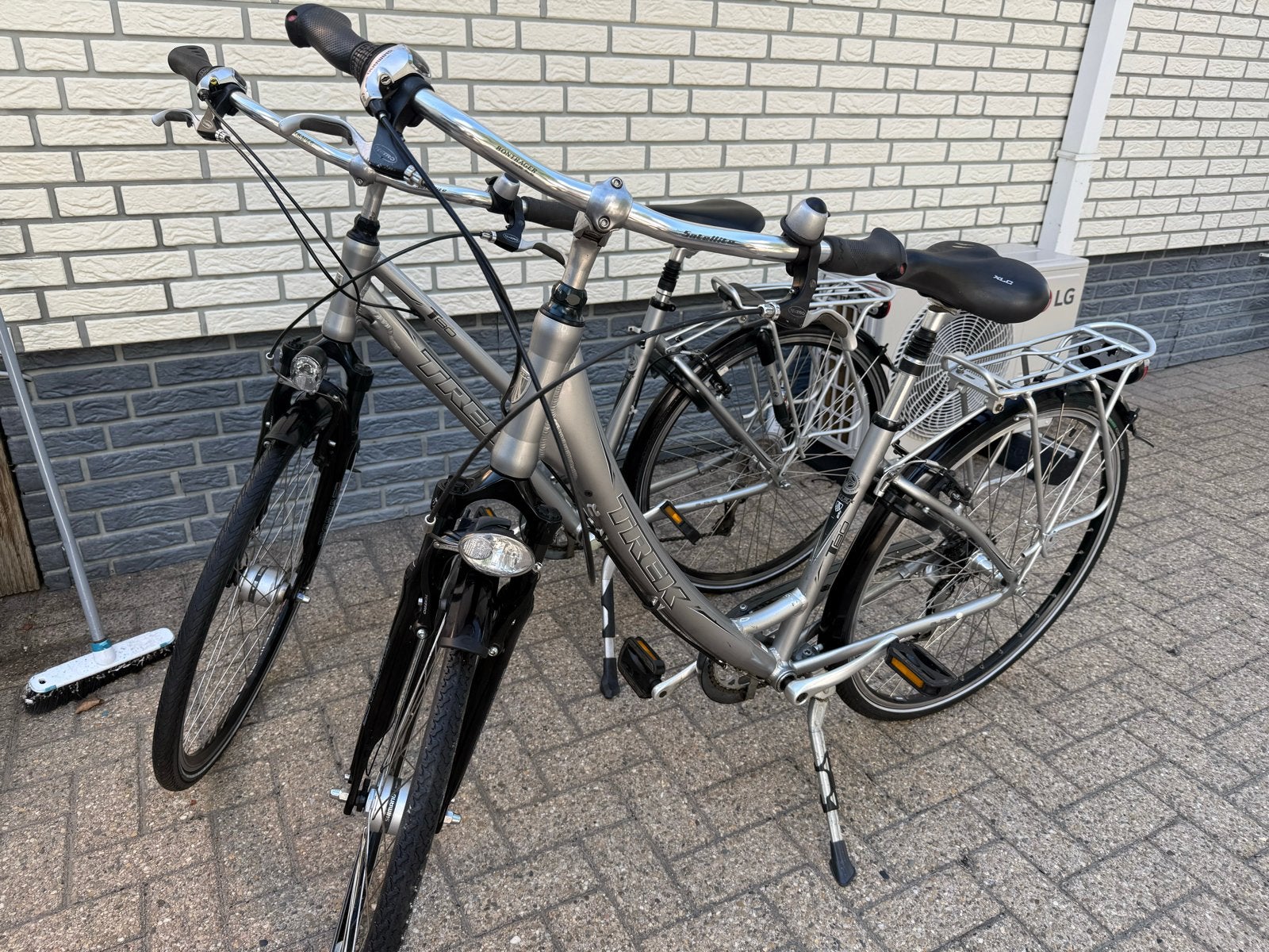 Trek T80 navigator Dames en heren fiets - Set van 2, Minder dan 10 versnellingen, Vering, 49 tot 53 cm, Zo goed als nieuw