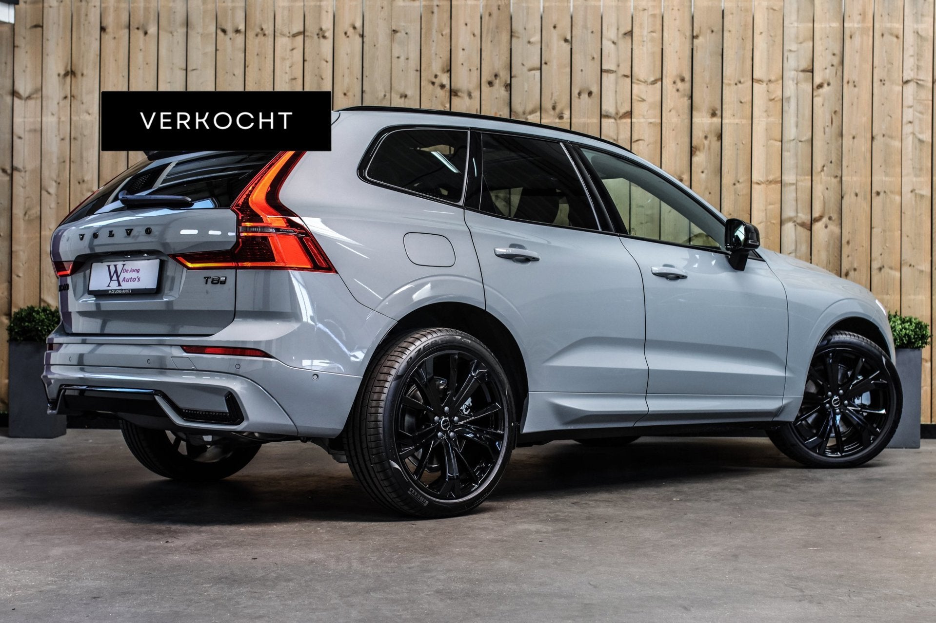 Volvo XC60 2.0 T8 Ultra Black Edition *B&W*Pano*Massage*Luch, Auto's, Volvo, Automaat, Zwart, 4 cilinders, 1969 cc