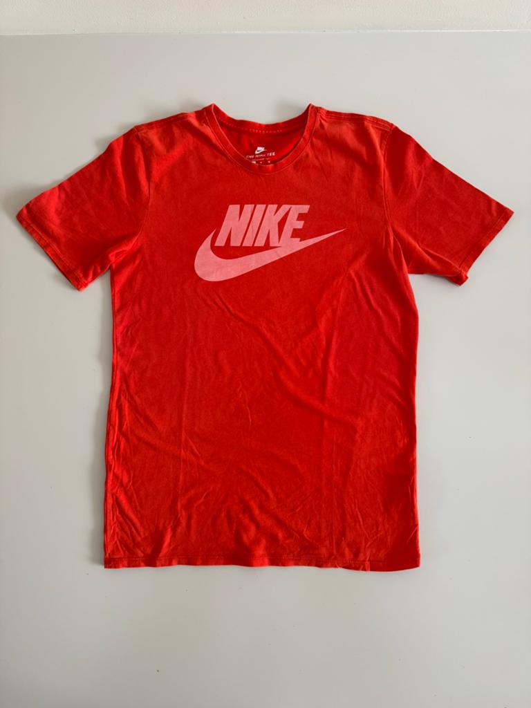 Nike T-shirt - Washed Rood - maat M - Nieuw, Kleding | Heren, T-shirts, Nieuw, Maat 48/50 (M), Rood, Ophalen of Verzenden